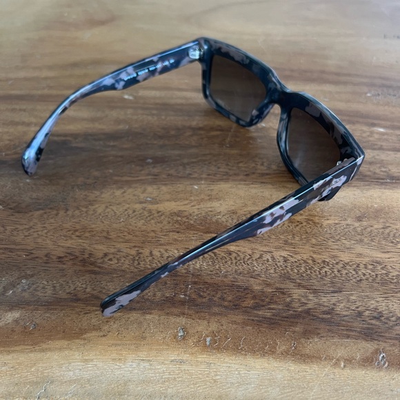 EUC PRADA SUNGLASSES - Picture 2 of 4